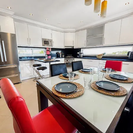Topazio - 4 Bedrooms, Private Pool, Jacuzzi, Airco & Sea Views! Вилла Сан-Браш-ди-Алпортел