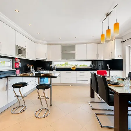 Topazio - 4 Bedrooms, Private Pool, Jacuzzi, Airco & Sea Views! São Brás de Alportel